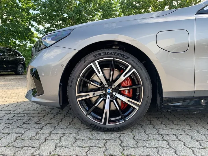 BMW 550