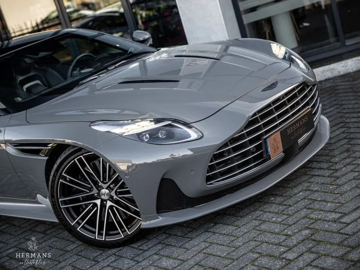 Aston Martin DB12