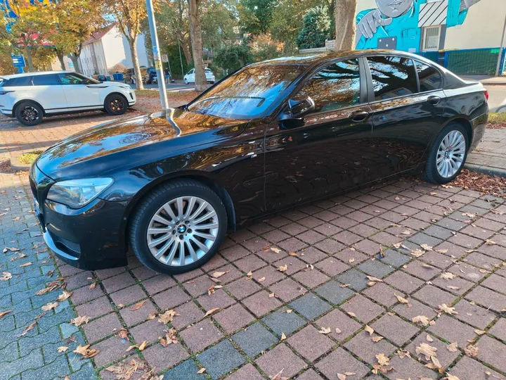 BMW 750