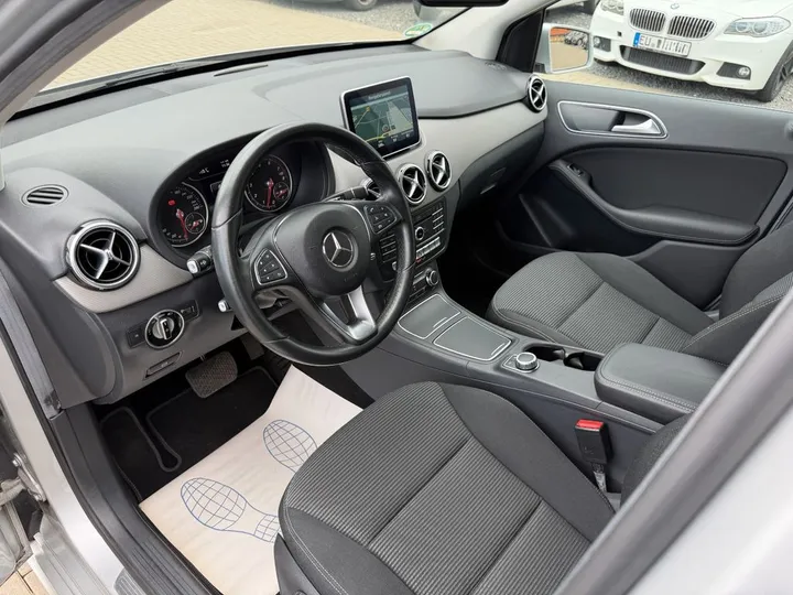Mercedes-Benz B 180
