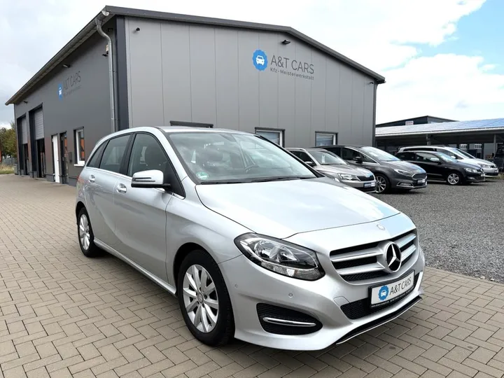 Mercedes-Benz B 180