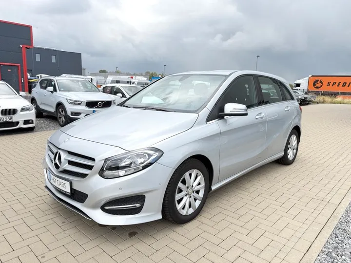 Mercedes-Benz B 180