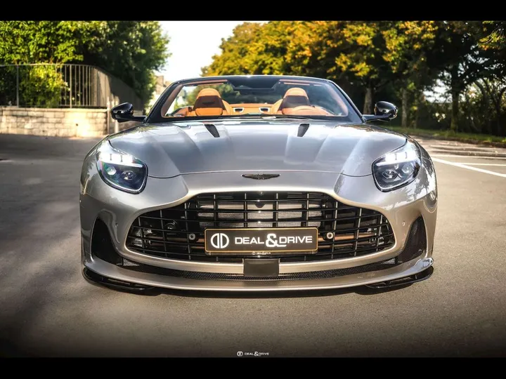 Aston Martin DB12