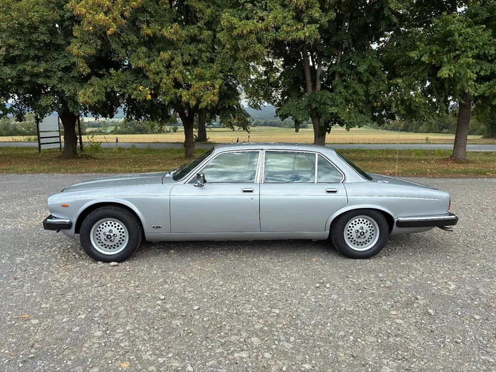 Jaguar XJ6