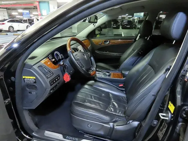 Hyundai Equus