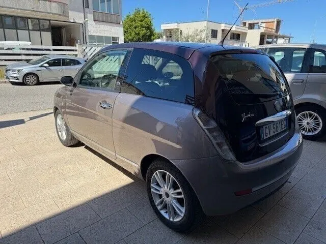 Lancia Ypsilon