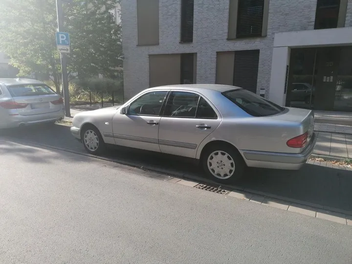 Mercedes-Benz E 280