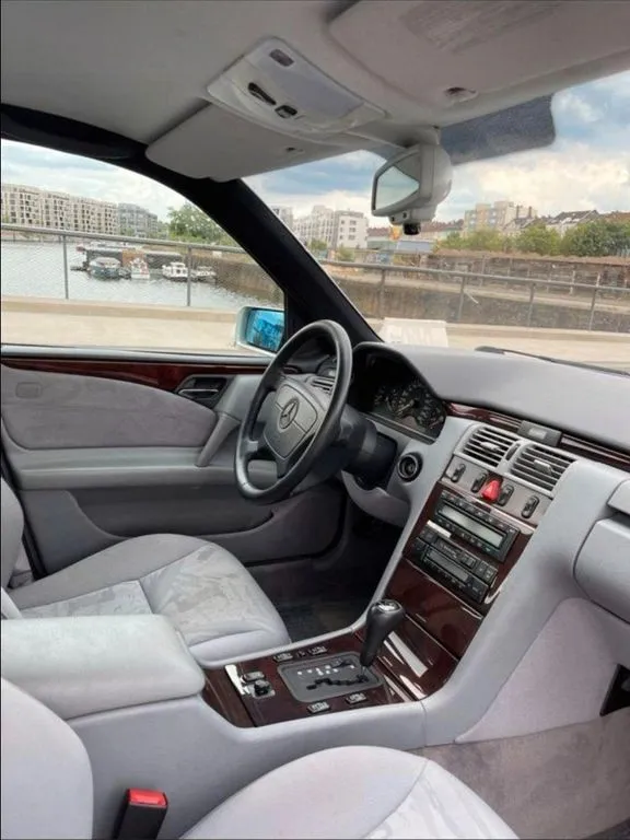 Mercedes-Benz E 280
