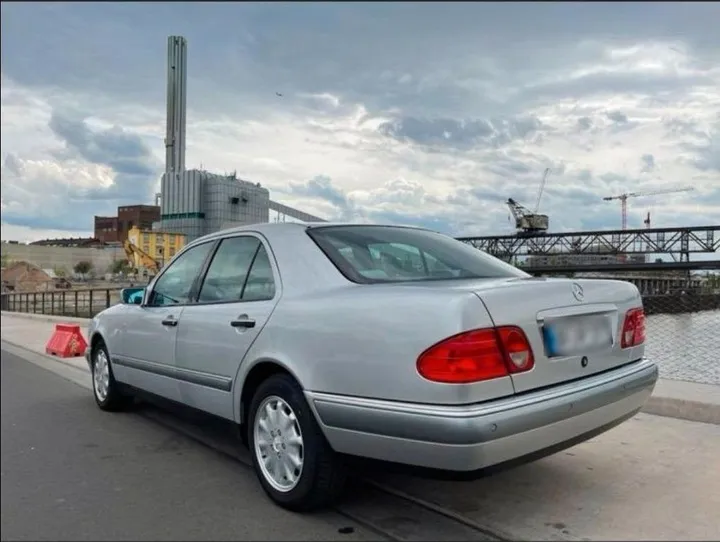Mercedes-Benz E 280