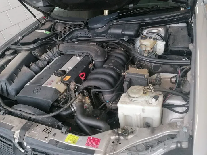 Mercedes-Benz E 280