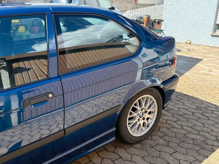 BMW 323
