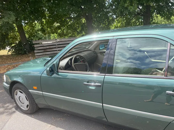 Mercedes-Benz C 180