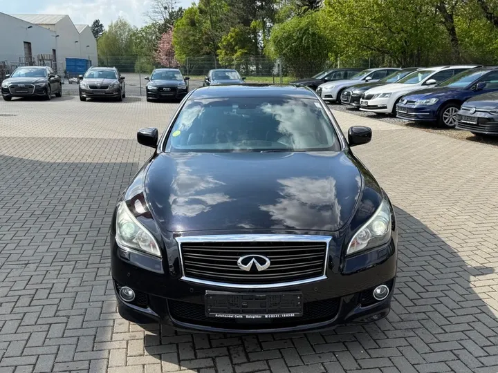 Infiniti M30