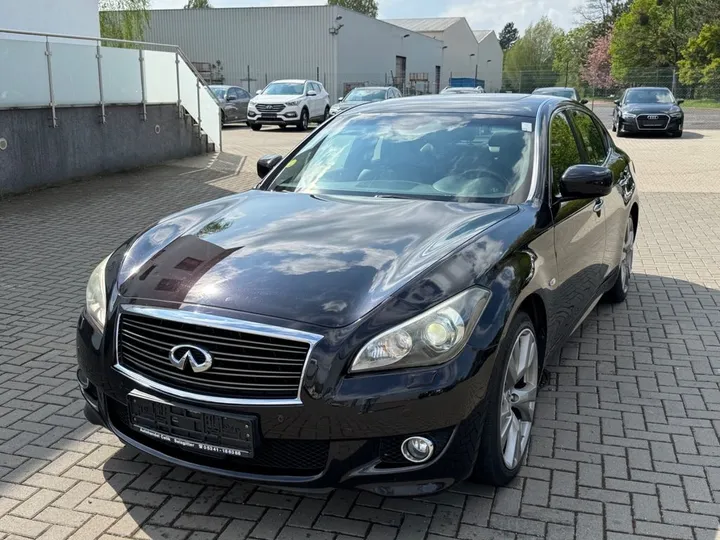 Infiniti M30