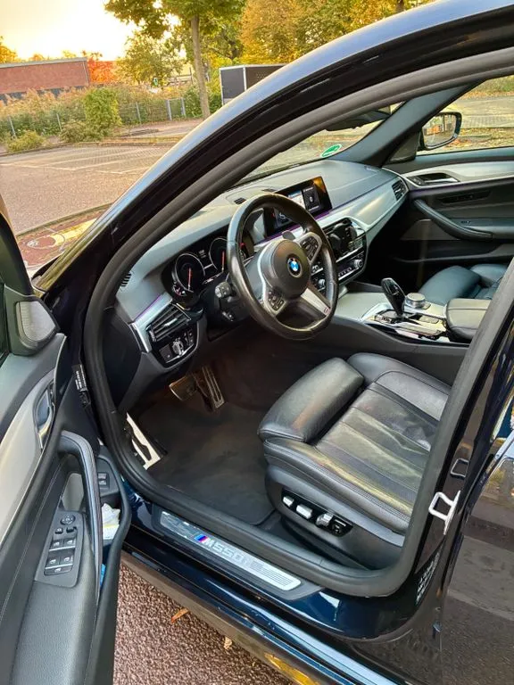 BMW M550