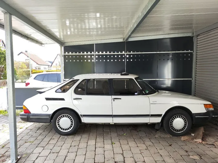 Saab 900