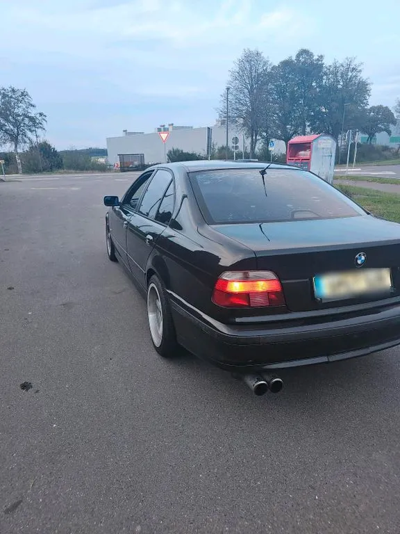 BMW 528