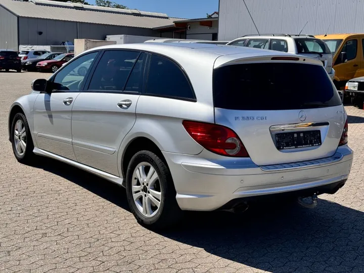 Mercedes-Benz R 320