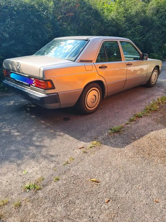 Mercedes-Benz 190
