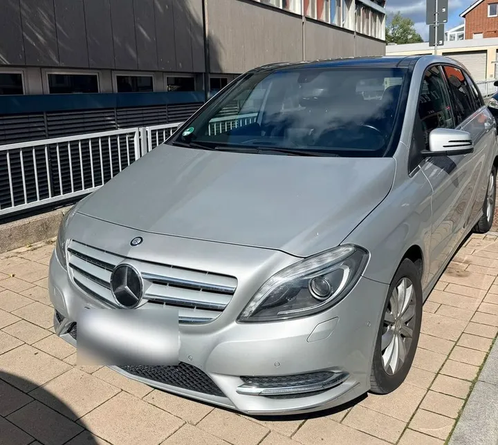 Mercedes-Benz B 180
