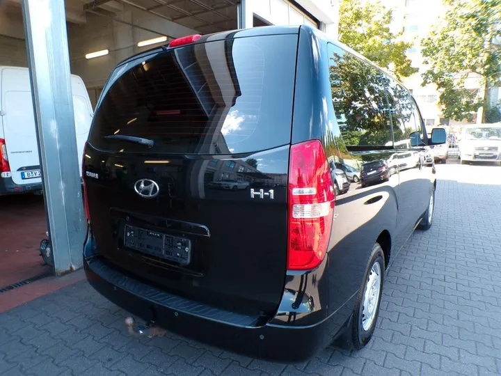Hyundai H-1