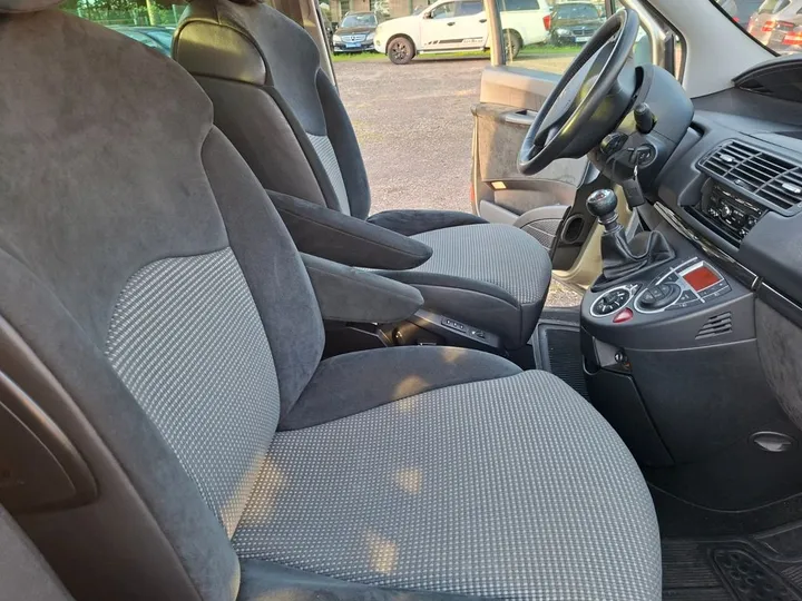 Peugeot 807