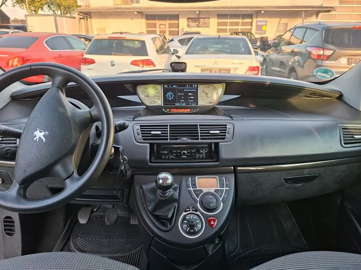 Peugeot 807