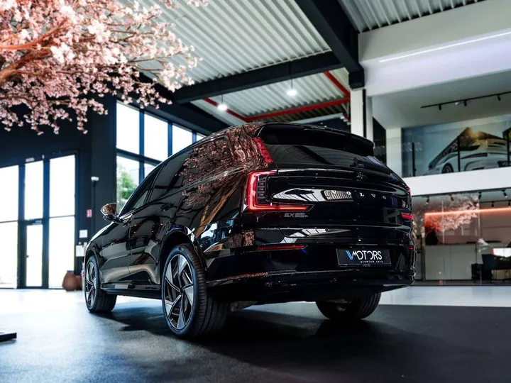 Volvo EX90