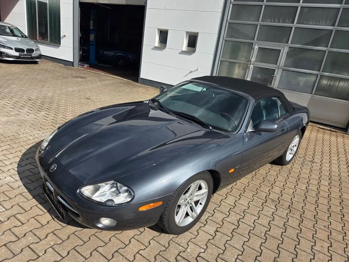Jaguar XK8
