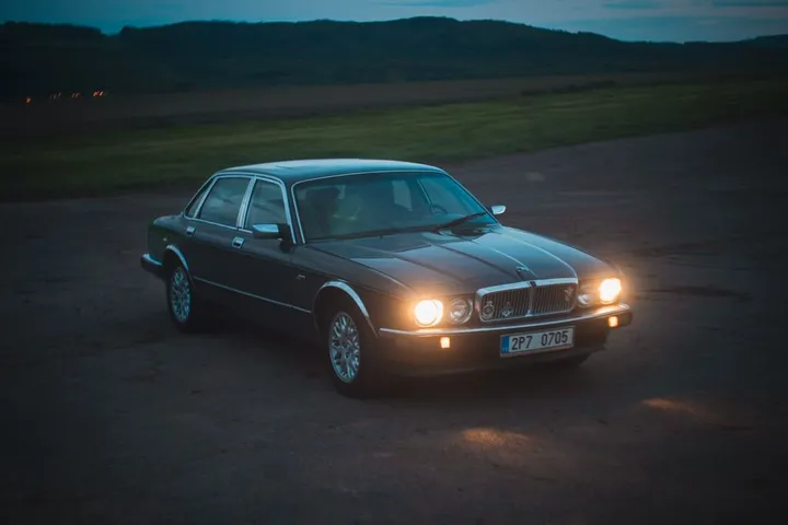 Jaguar XJ40