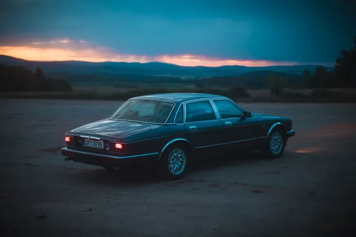 Jaguar XJ40
