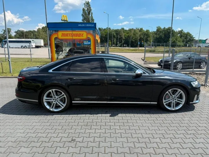 Audi S8