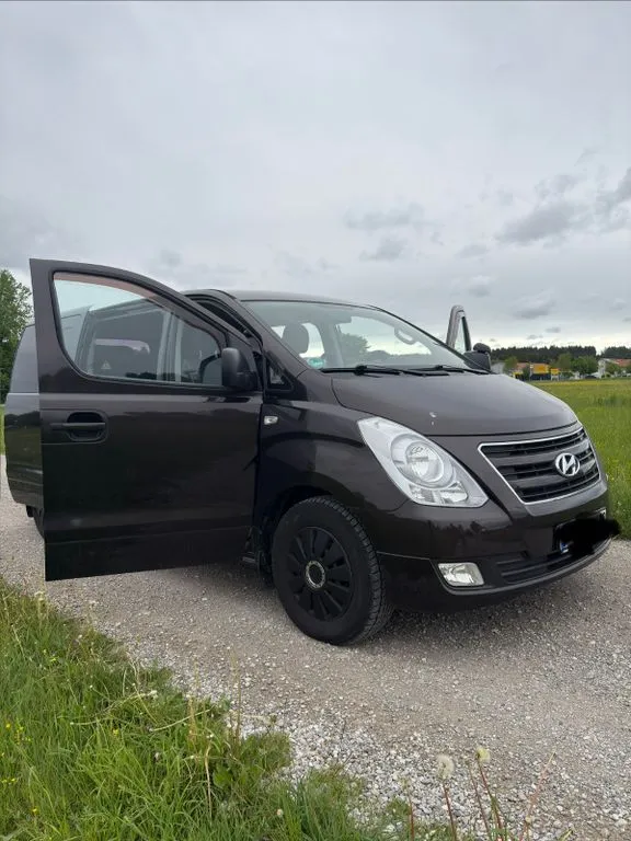 Hyundai H-1 Starex