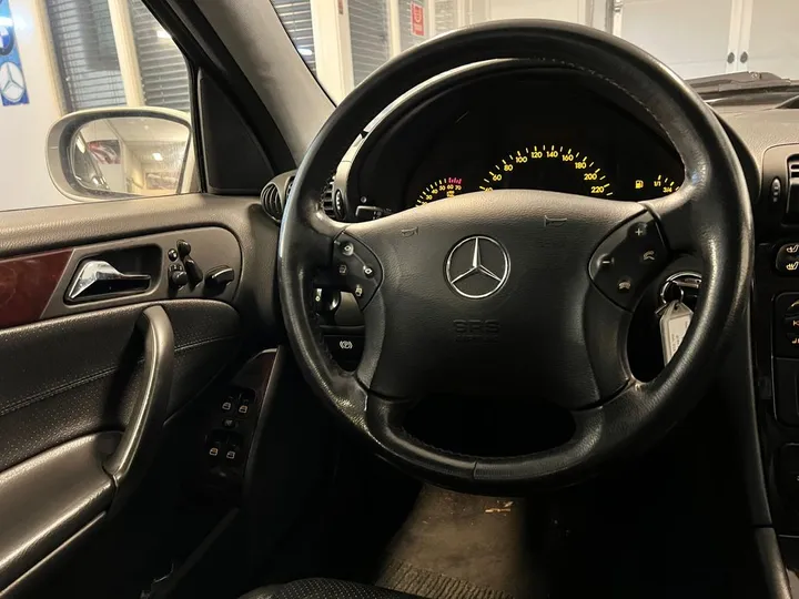 Mercedes-Benz C 240
