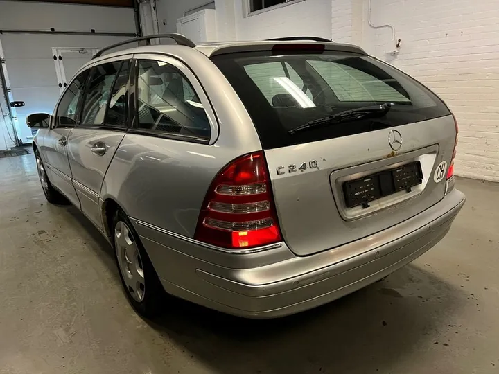 Mercedes-Benz C 240