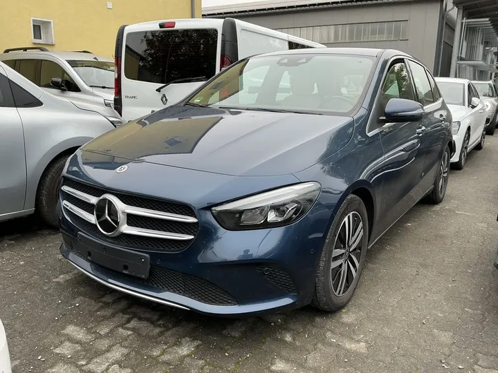 Mercedes-Benz B 220