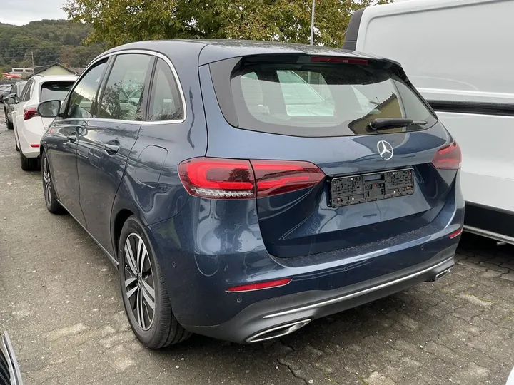 Mercedes-Benz B 220