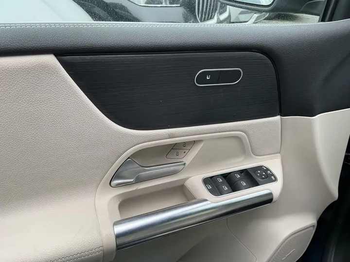 Mercedes-Benz B 220
