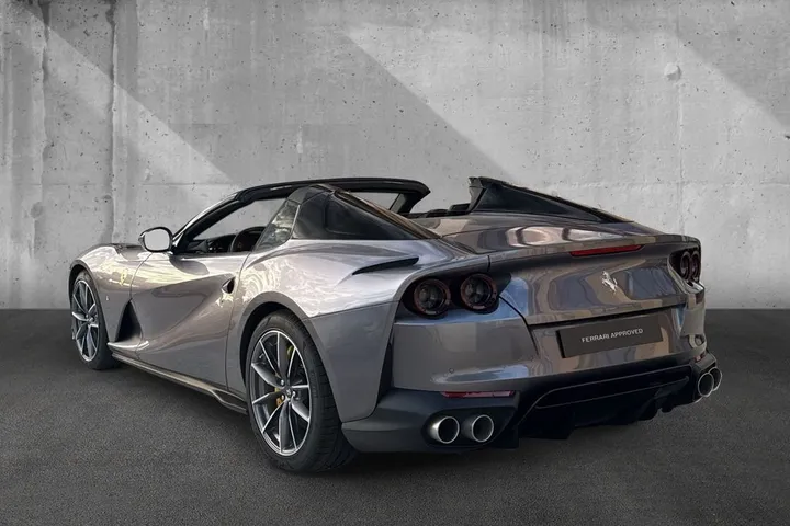 Ferrari 812