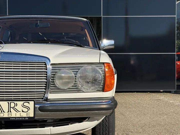 Mercedes-Benz 240