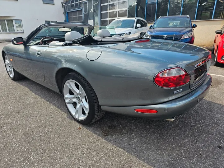 Jaguar XK8