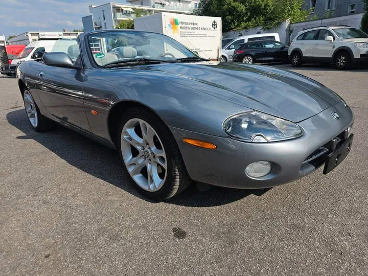 Jaguar XK8