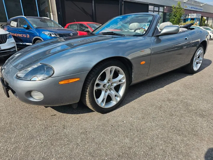 Jaguar XK8