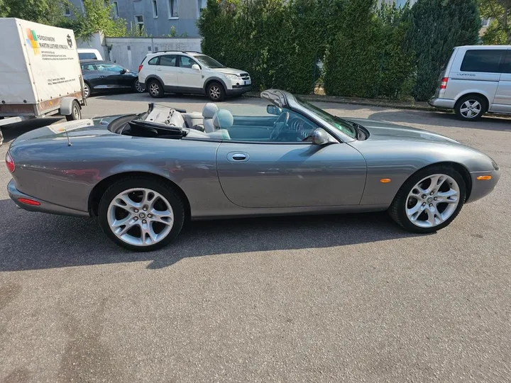 Jaguar XK8