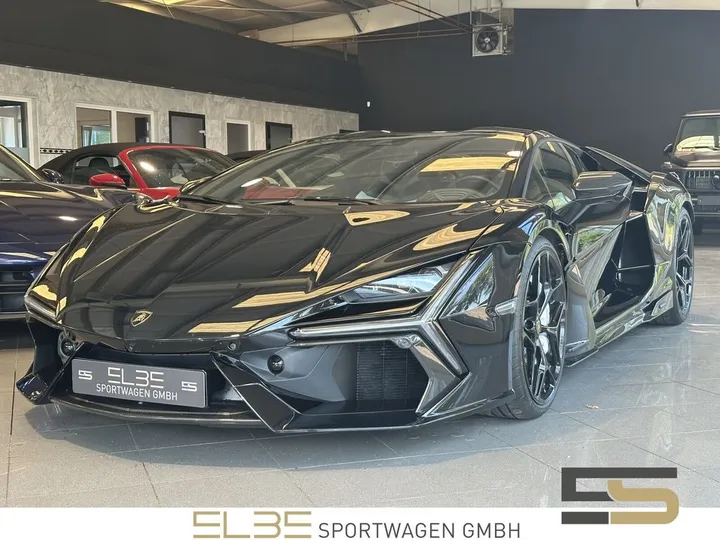 Lamborghini Revuelto