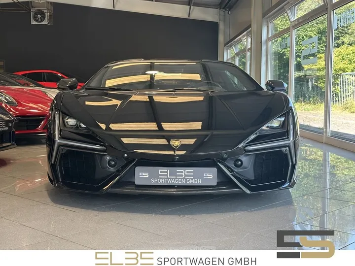 Lamborghini Revuelto