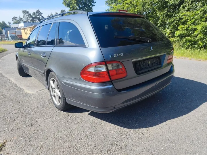 Mercedes-Benz E 220