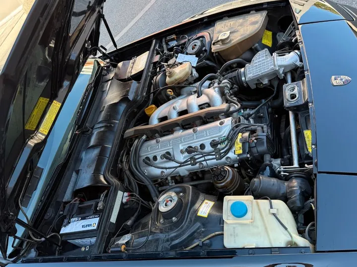 Porsche 944