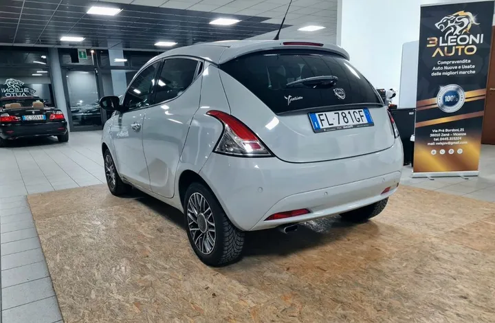 Lancia Ypsilon