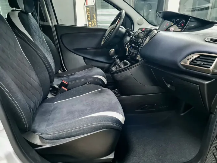 Lancia Ypsilon
